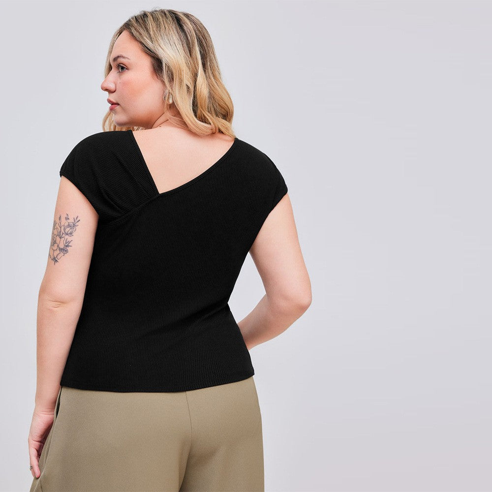 Amoria Slim Fit Diagonal Collar Buttoned Shoulder Tee